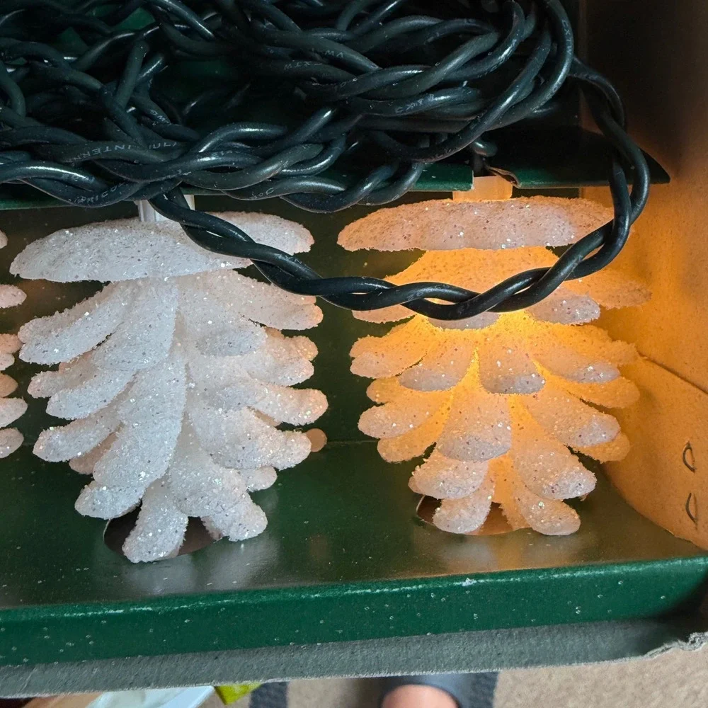 Kurt Adler Vintage 10 Light Set White Glitter Pinecone Christmas String Lights